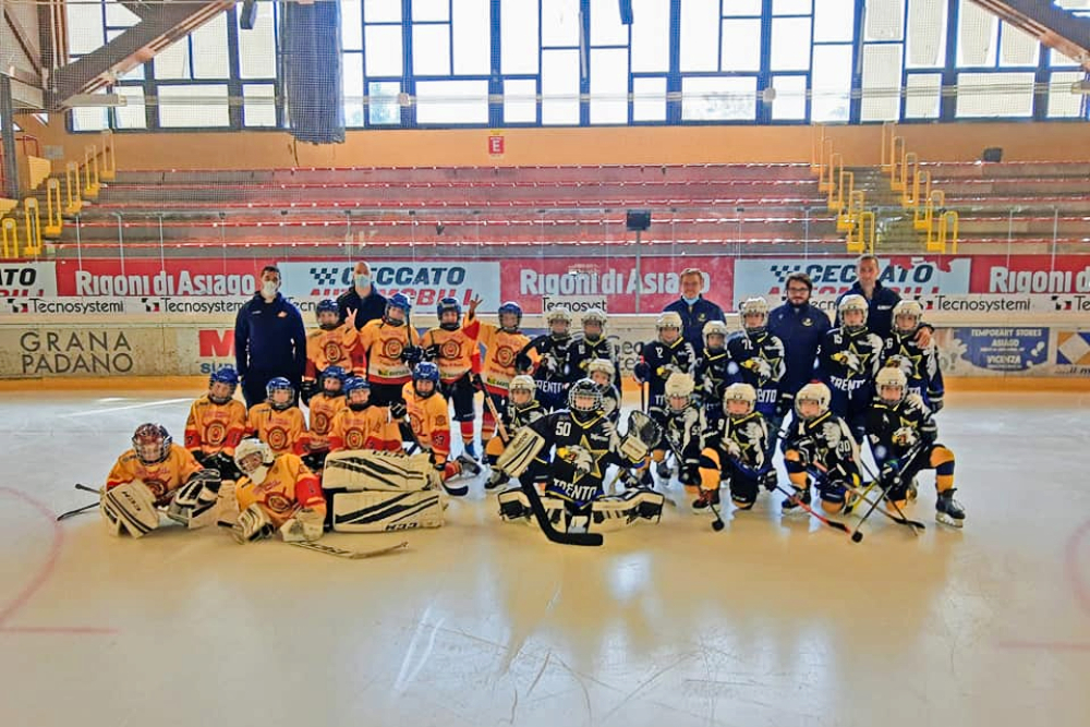 Hockey ghiaccio under 11 amichevole Asiago Trento