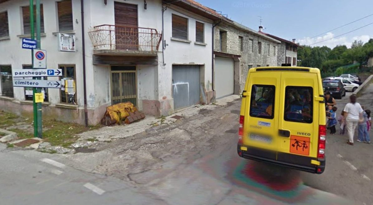 Via Chiesa, stradina per il cimitero Sasso di Asiago