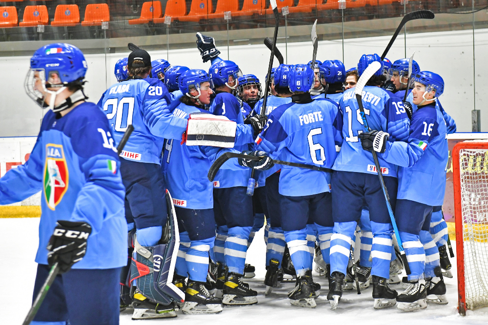 Hockey ghiaccio nazionale Under 20 Mondiali Italia Gran Bretagna festa
