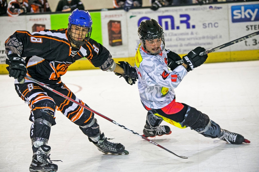 Embedded Hockey: Asiago Vipers semi-final matches begin.  Tonight in Vicenza to play Race 1.