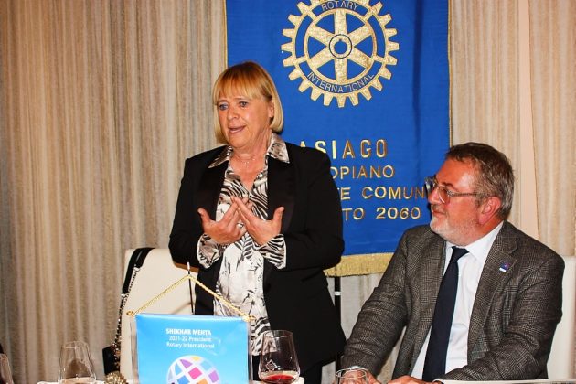 Rotary Club Asiago Altopiano dei 7 Comuni Roberta Rodeghiero Rizzieri Donna dell'anno commercio professioni discorso