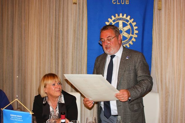 Rotary Club Asiago Altopiano dei 7 Comuni Roberta Rodeghiero Rizzieri Donna dell'anno commercio professioni serata