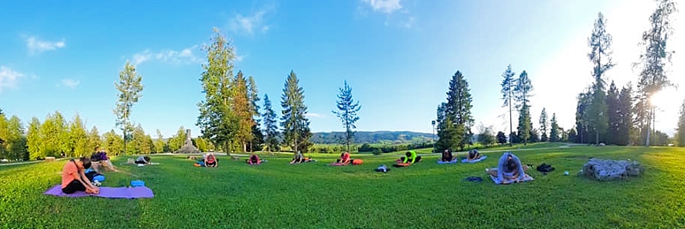 Millepini Outdoor Day - Anfiteatro verde - yoga musica esperienze