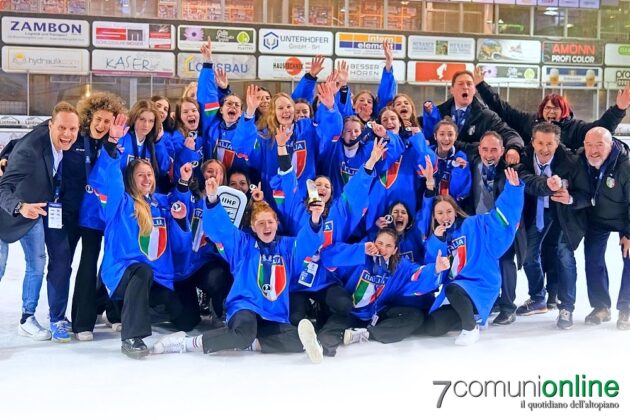 Hockey ghiaccio Italia Mondiali Under 18 Femminile 1 Divisione Gruppo A - foto squadra premiazioni medaglia argento