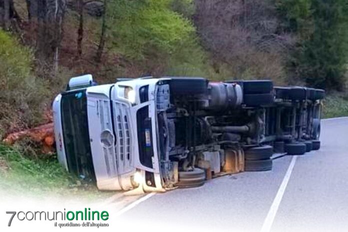 Incidente camion legname Valdassa Vezzena