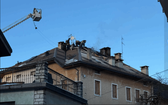 Incendio di Asiago, ancora ignota la causa. Il proprietario della mansarda distrutta: