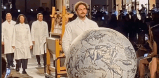 Leonardo Frigo protagonista a Vogue World Milano: il suo globo celeste apre il racconto dell’eccellenza italiana